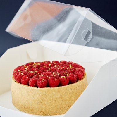 Pistachio With Raspberry