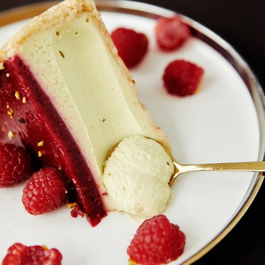 Pistachio With Raspberry