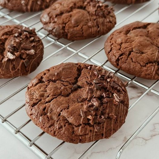 Cookies with cheesecake fiiling