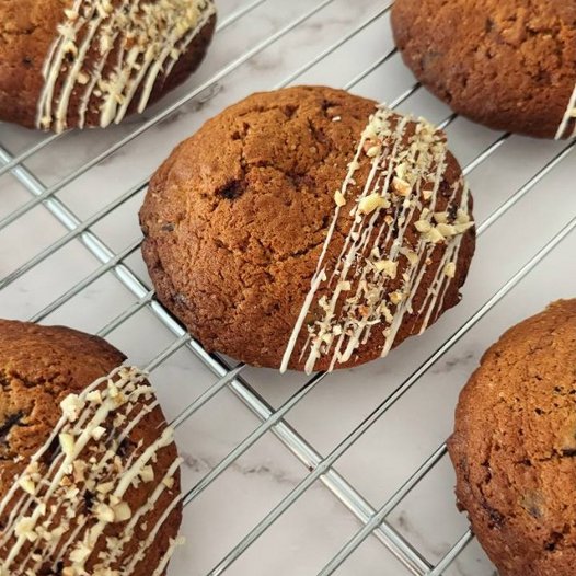 Cookies with cheesecake fiiling