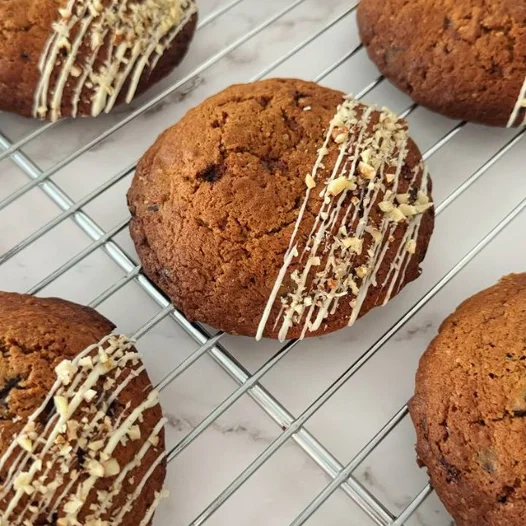 Cookies with cheesecake fiiling