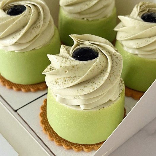Matcha Blueberry Mini Cheesecakes Matcha Blueberry Mini Cheesecakes