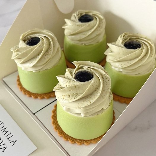 Matcha Blueberry Mini Cheesecakes Matcha Blueberry Mini Cheesecakes